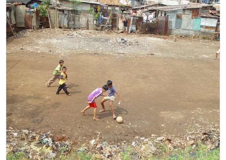 Foto fotboll i slummen, Jakarta