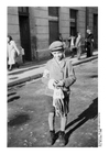judisk pojke med armband i Radom, Polen