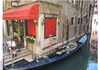 Foto kanal i Venedigs innerstad