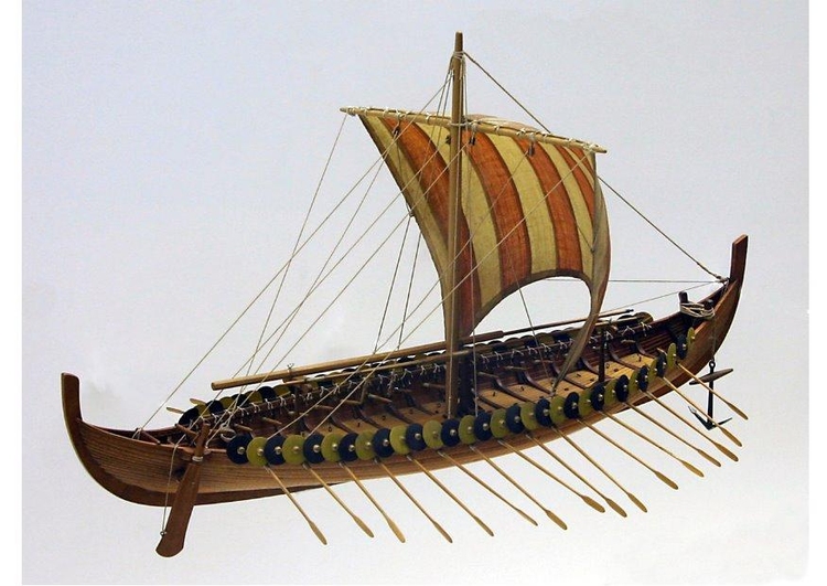 Foto modell av Gokstads vikingaskepp
