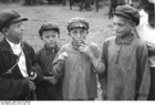 Foton Ryssland - barn som röker