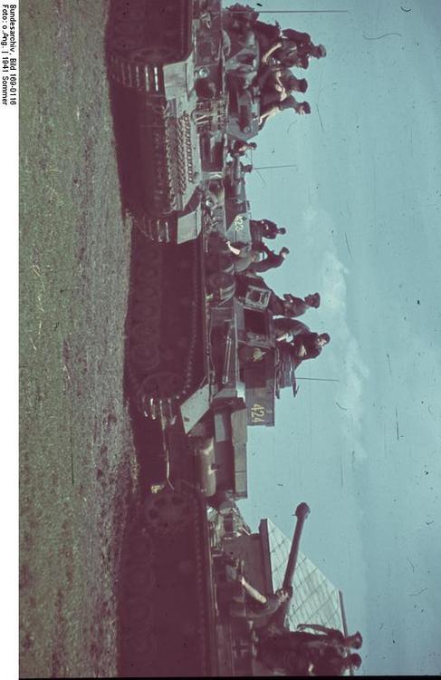 Ryssland - soldater med pansarvagn