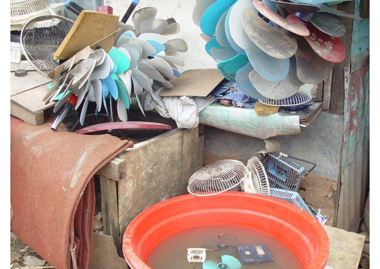 Foto sortering av sopor, slum i Jakarta