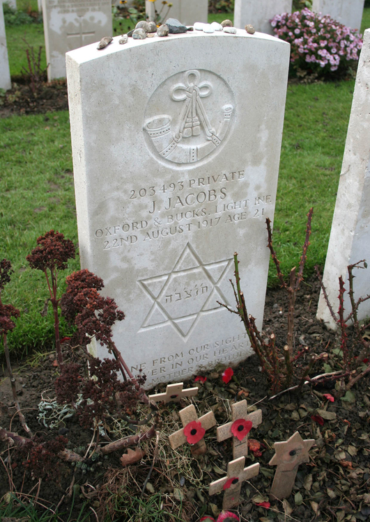 Foto Tyne Cot-kyrkogÃ¥rden - en judisk soldats grav