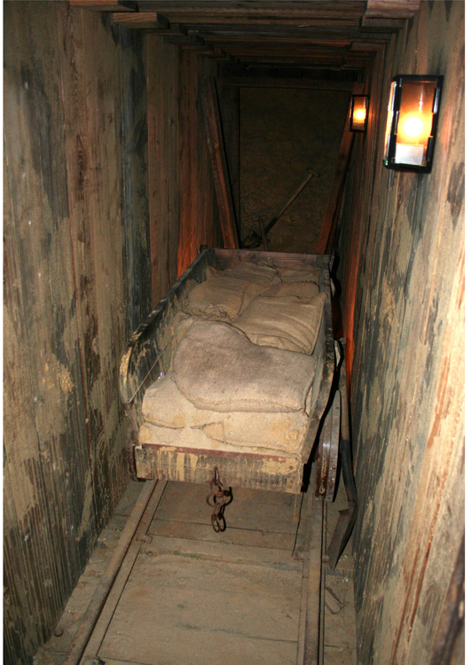 Foto underjordiska gravgÃ¥ngar - katakomber