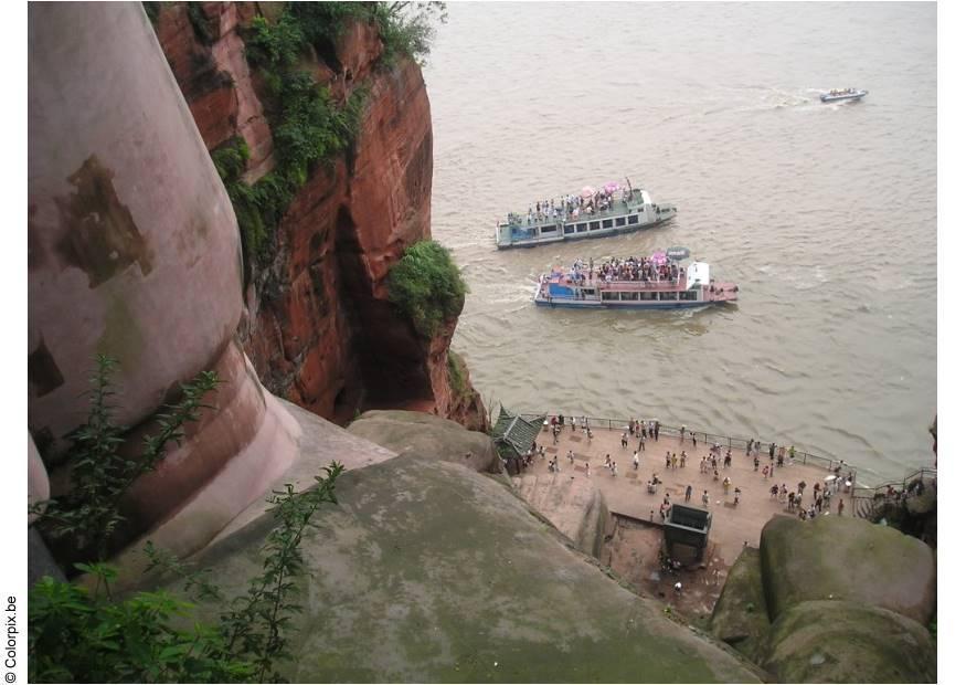 buddha i leshan Foto buddha i leshan