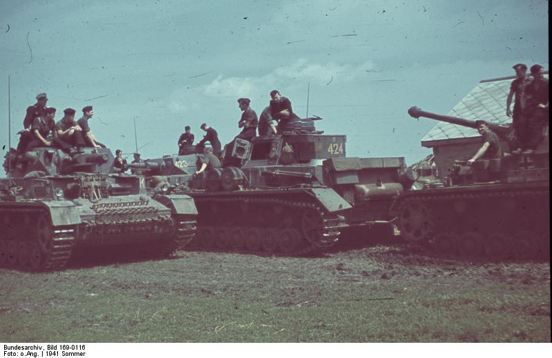 Foto ryssland - soldater med pansarvagn